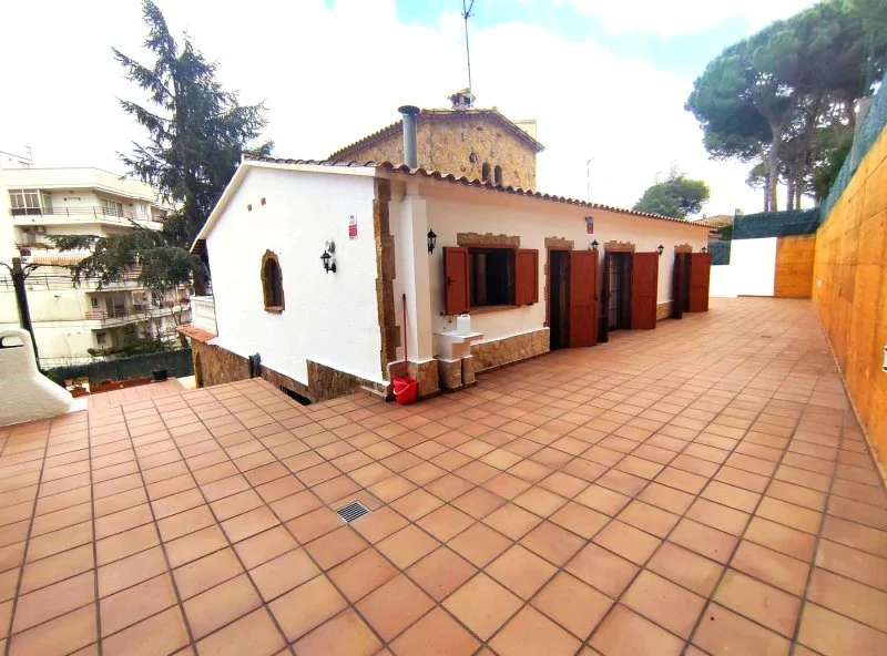 Mediterranean chalet near beach, 4 bedrooms