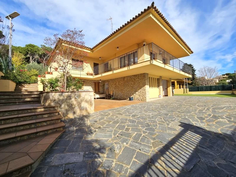 Independent chalet with private pool
