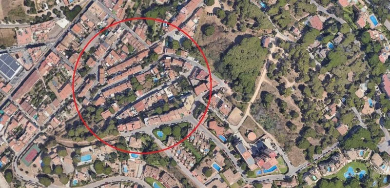 Urban plot with five-house project
