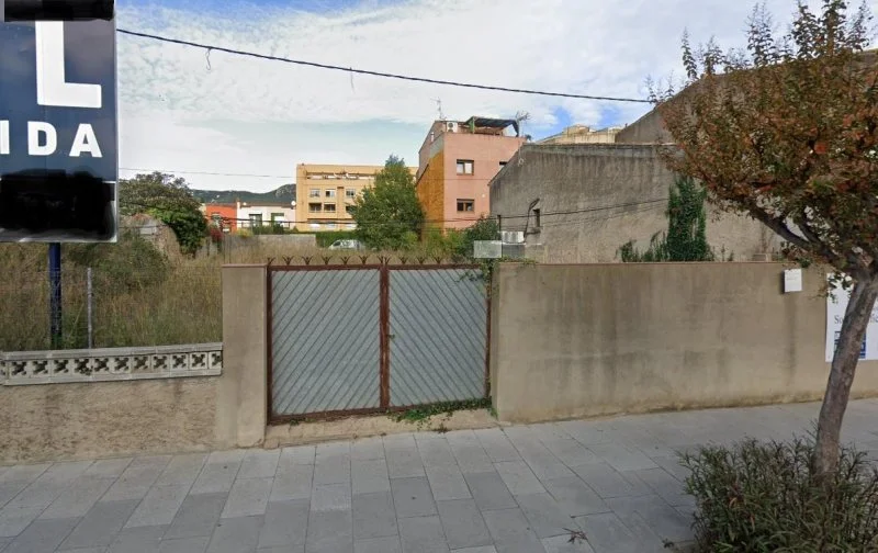 Development plot with 2,922 m² buildability