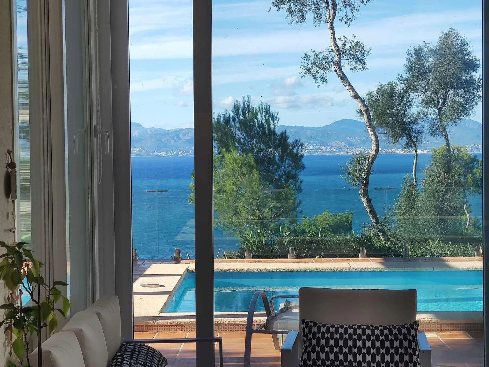 Seafront Mallorca villa, 4 bedrooms