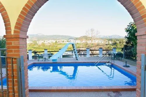 Independent chalet with pool and orchard