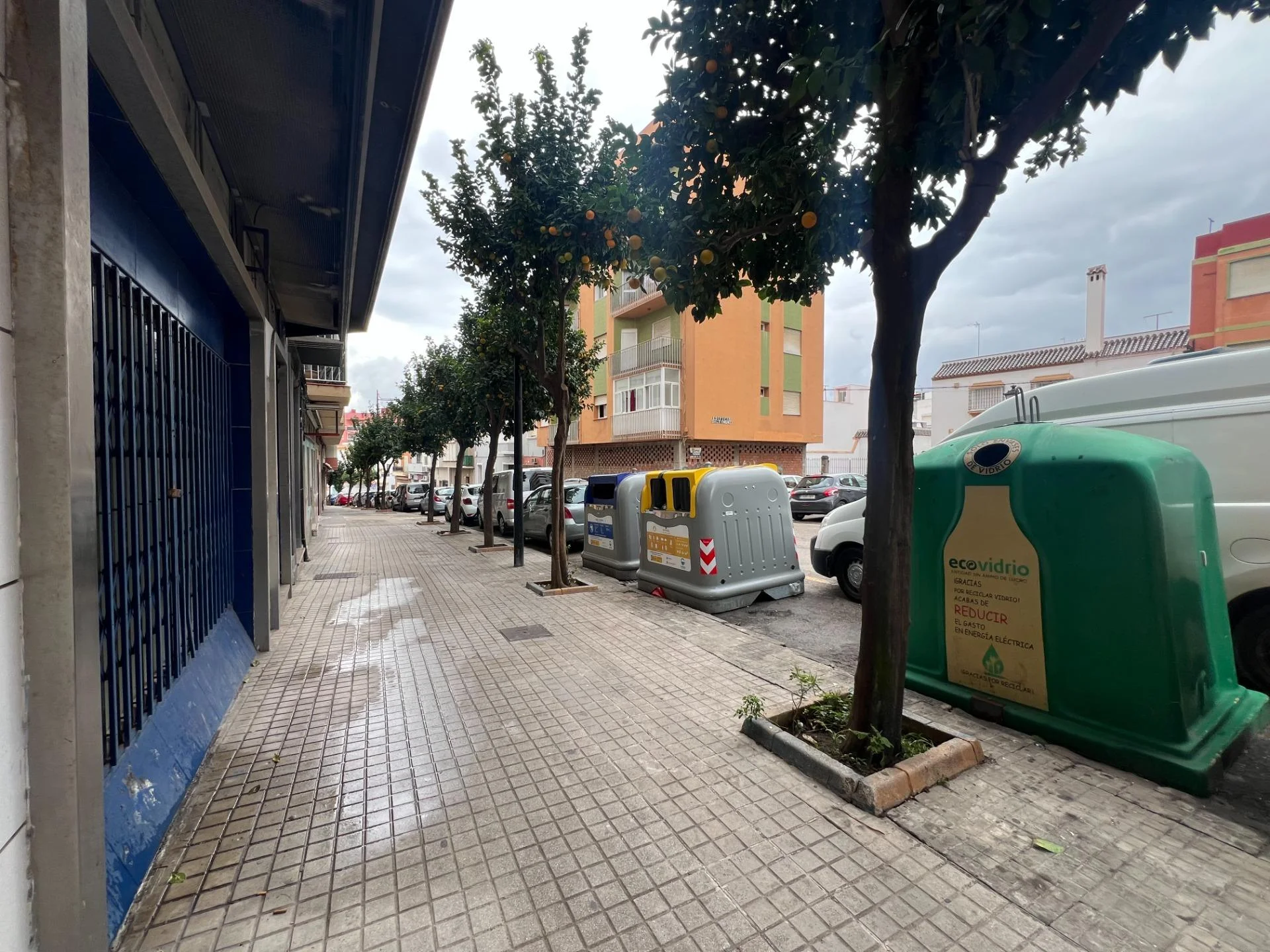 Visible corner commercial unit