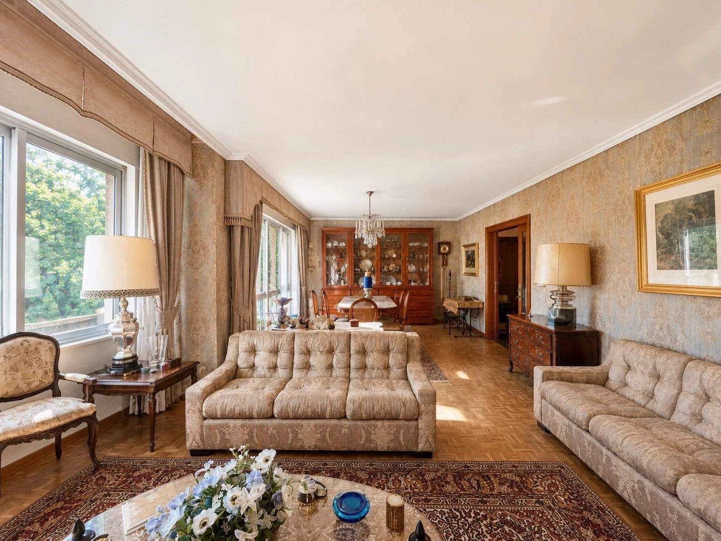 Central five-bedroom flat with terrace