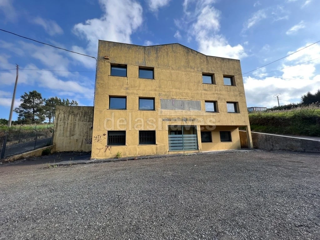 Office building with warehouse in San Marcos