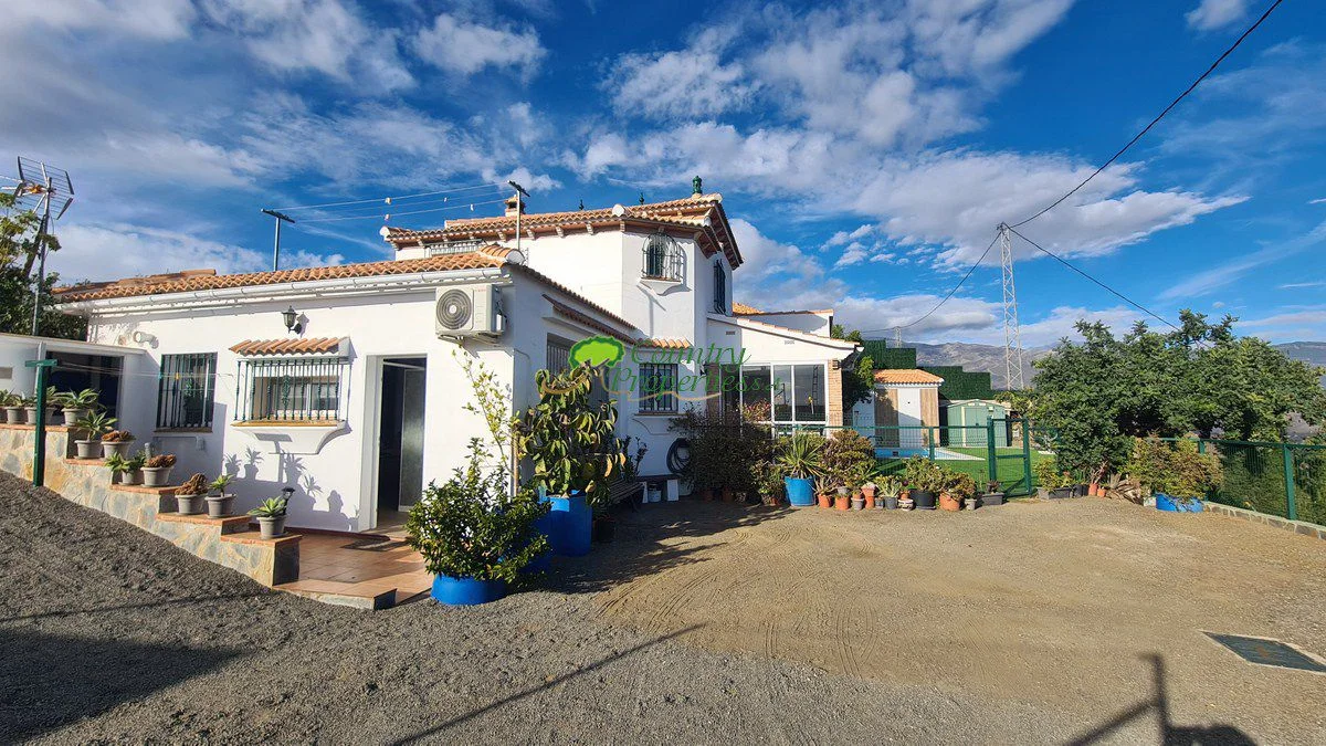 Casa de campo multifuncional con potencial de alquiler