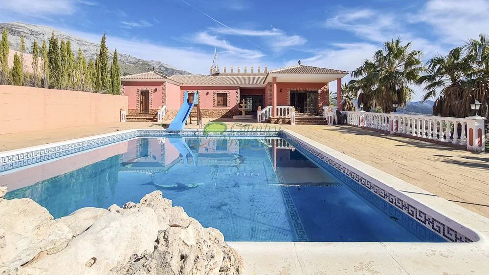 Country house with pool and views