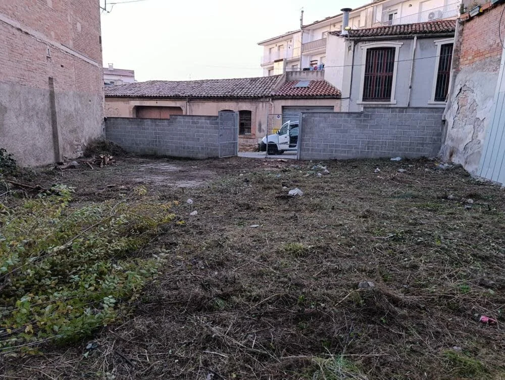 Solar esquinero en Berga, 900 m² edificables