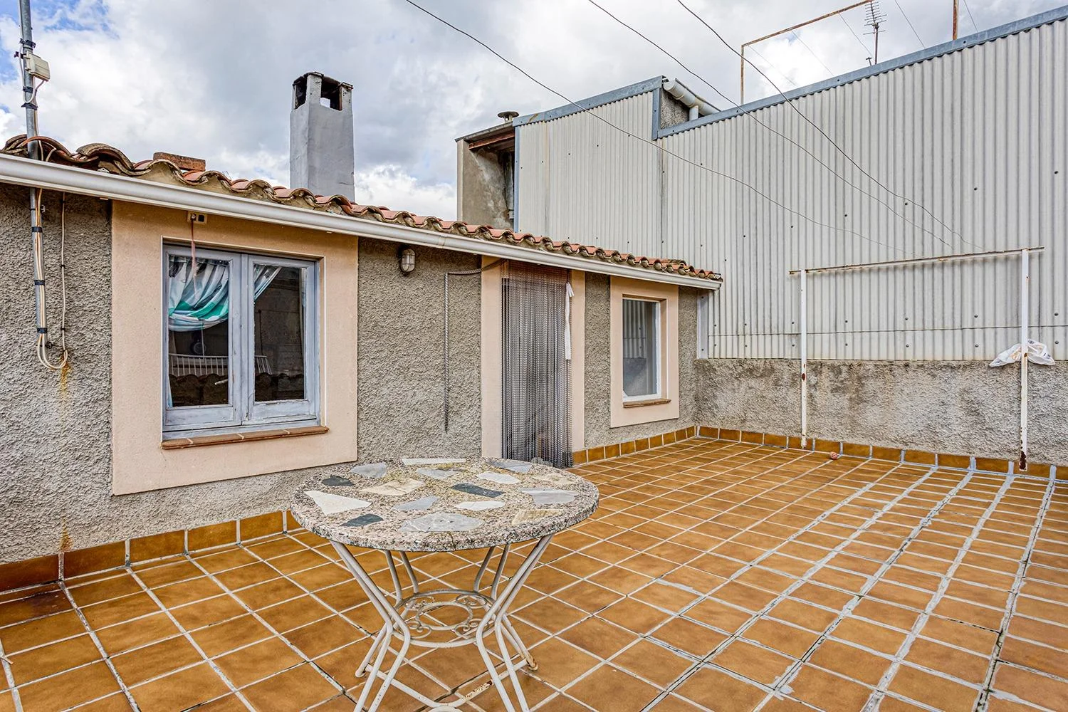 Spacious three-floor house near Igualada
