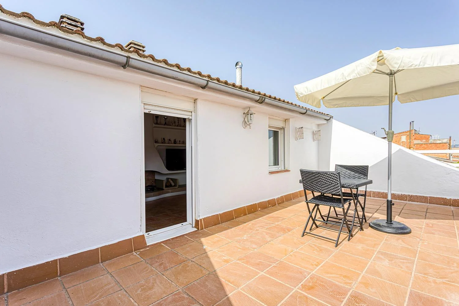 Bright Centre duplex with private terrace