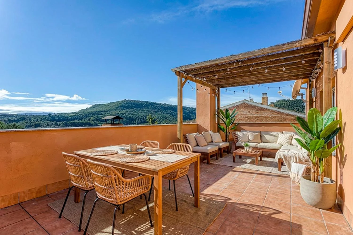 Jorba flat with 38 m² terrace