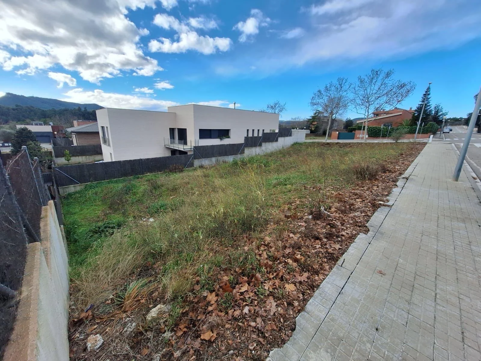 Solar urbanizable esquinero en Igualada