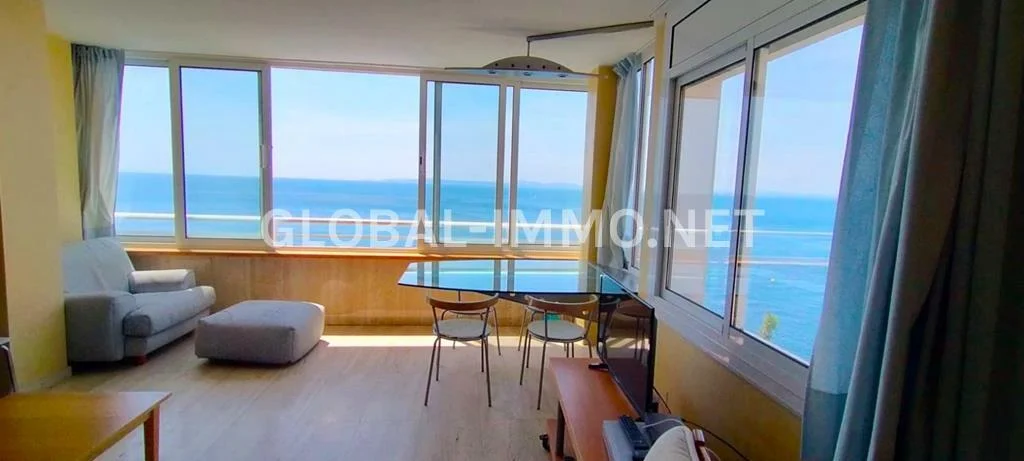 Sea-view Roses apartment with tourist licence