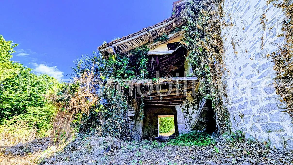 Casa histórica con potencial de reforma