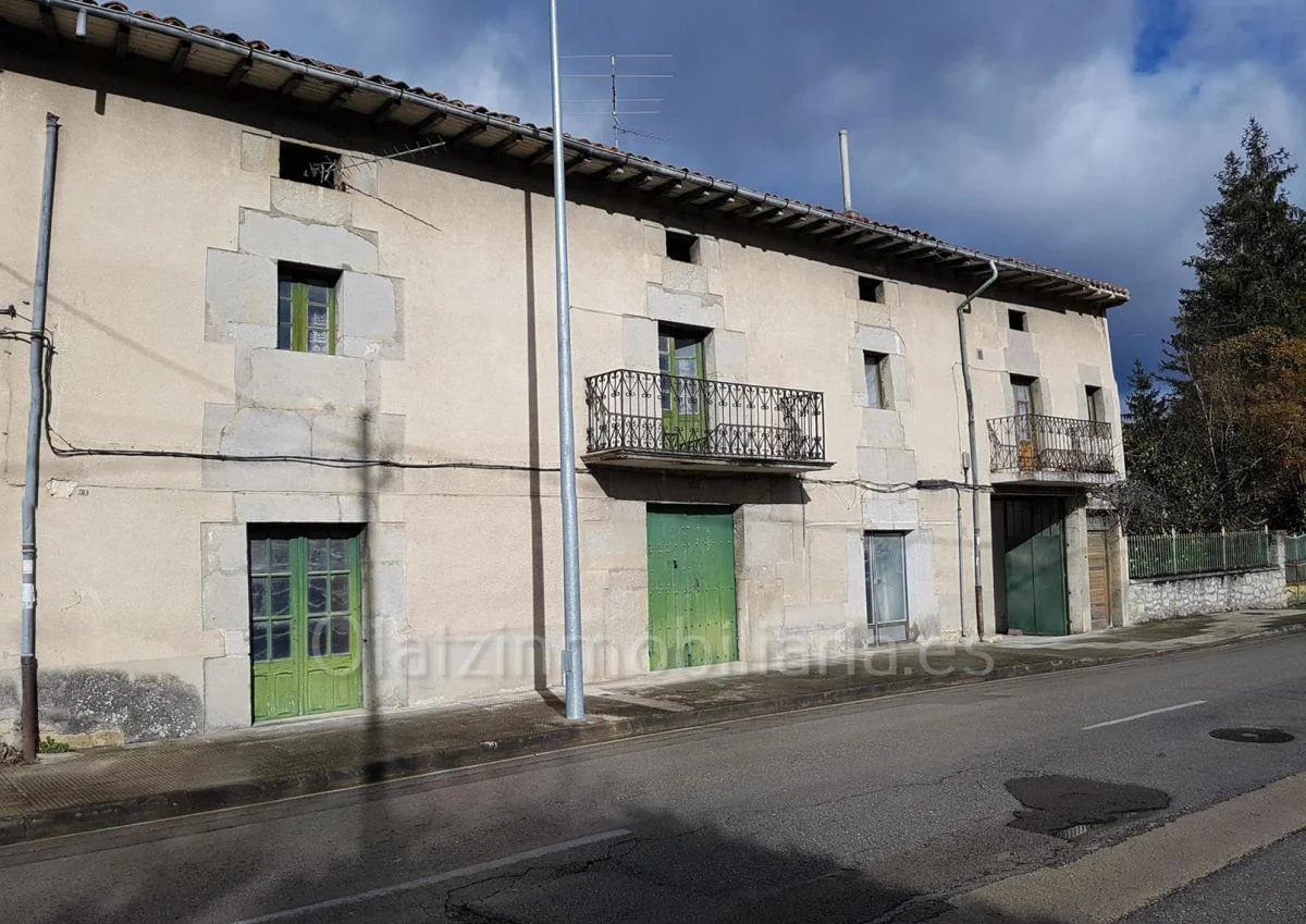 Stone house in central Villasana, 670 m²