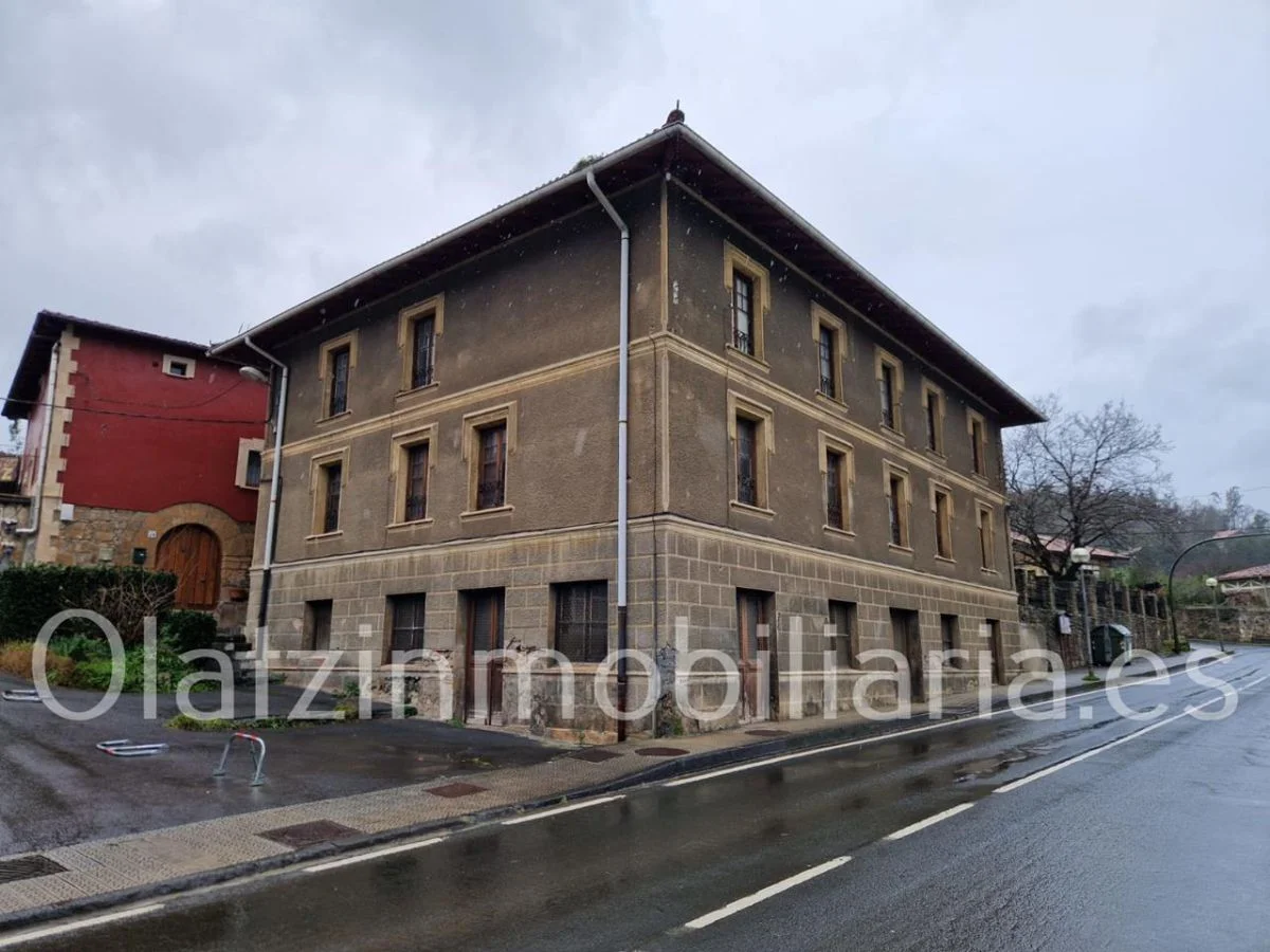 Large Sopuerta farmhouse for renovation