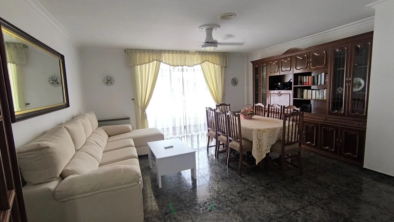 Spacious Monforte flat, 4 bedrooms