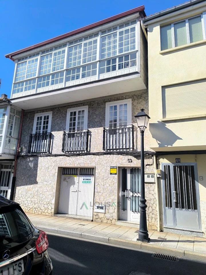 Central triplex house with five bedrooms