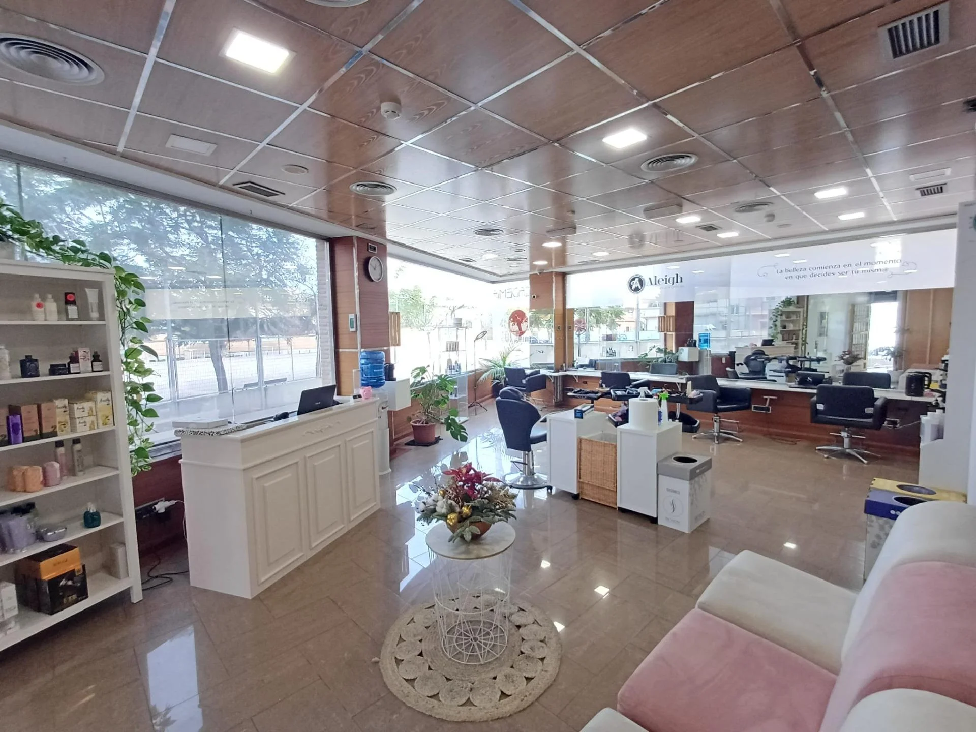 Corner commercial unit in La Alberca