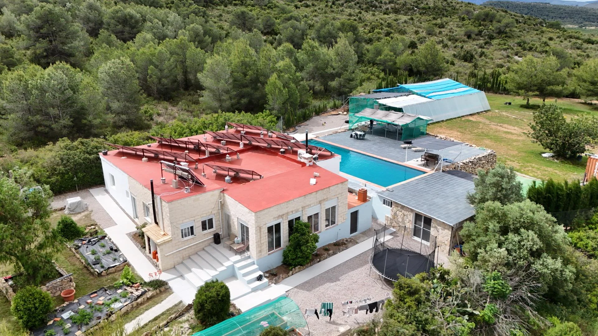 Rural chalet with gym and pool
