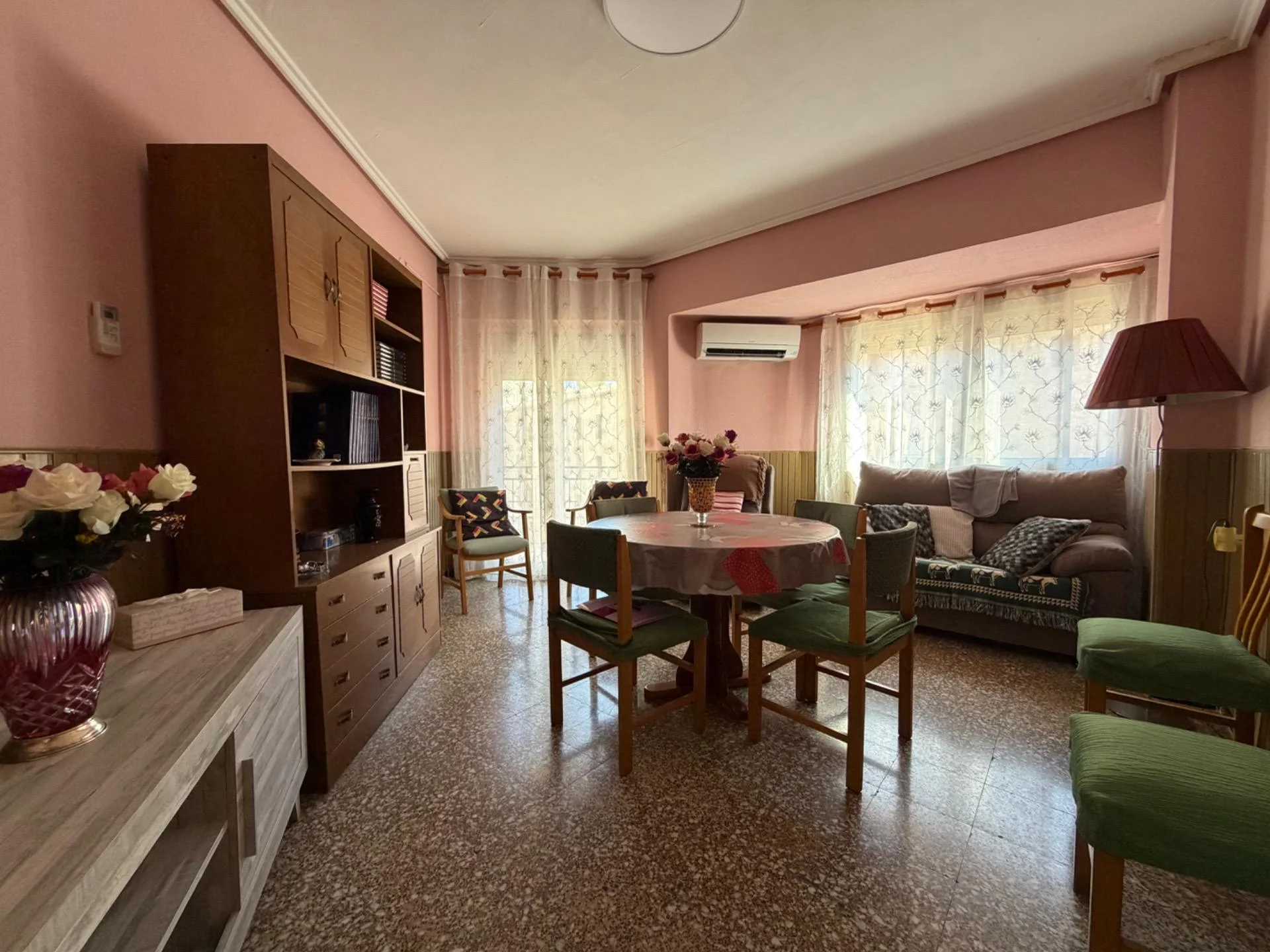 Well-kept Llíria flat, three bedrooms