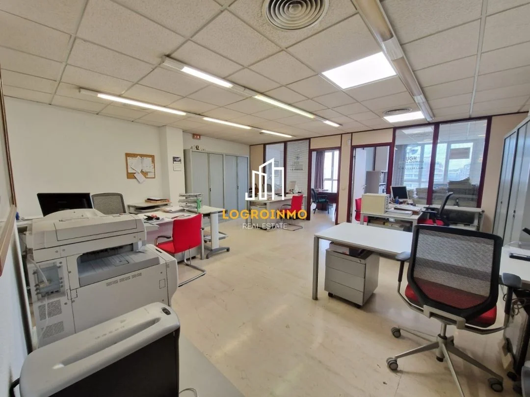 Oficina doble en Vara de Rey, Logroño