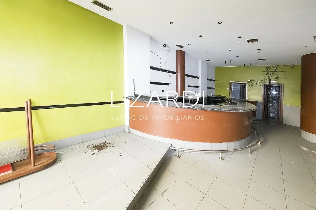 Local comercial en Tolosa con baño