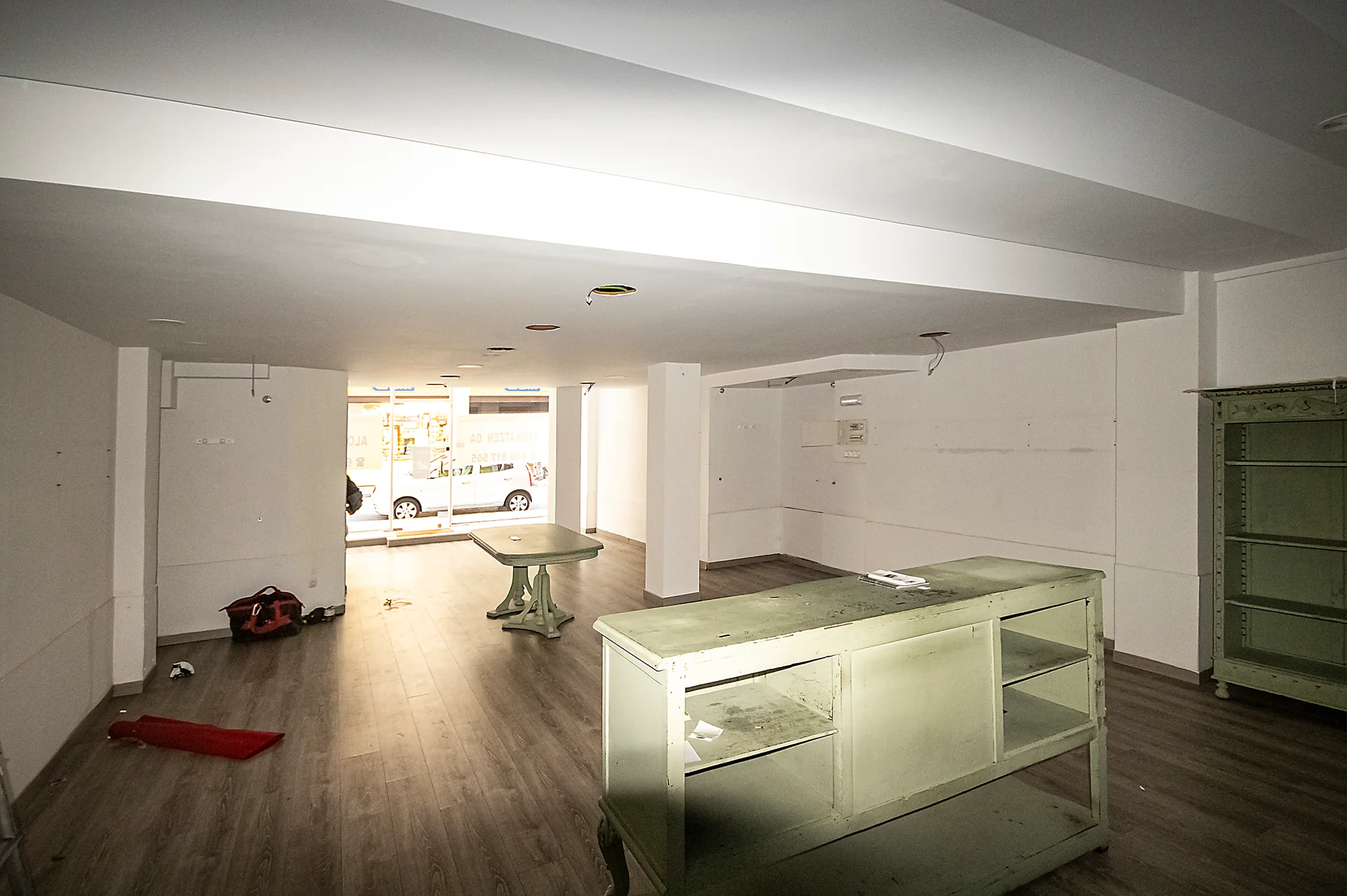 Local comercial con dos accesos a calles