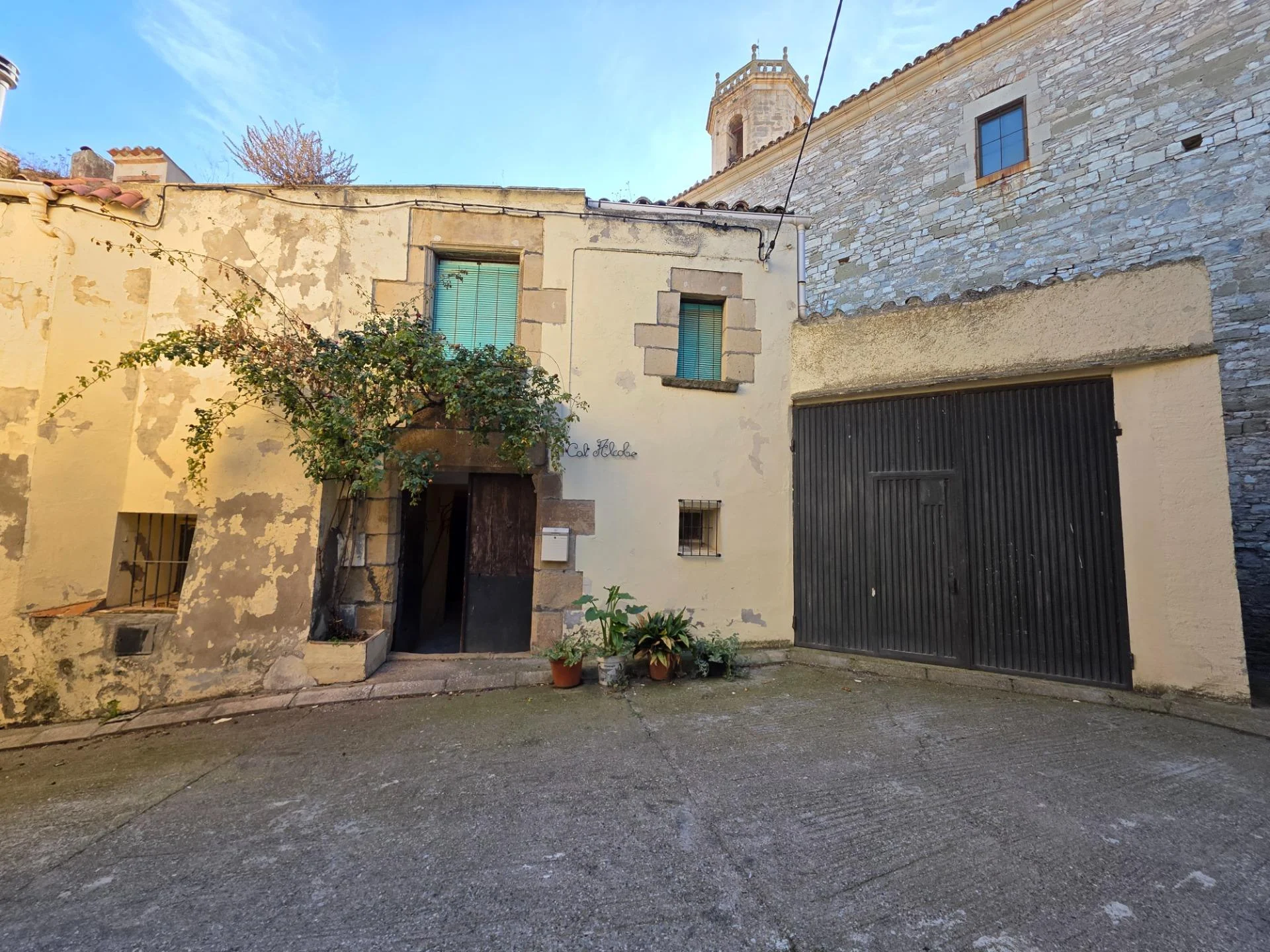 Rural stone house with 348 m²