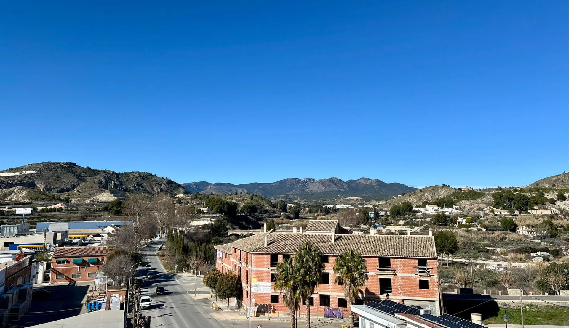 Central urban plot with three-floor potential