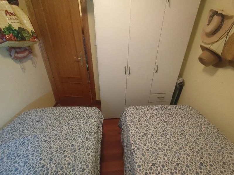 Apartamento reformado en San Antonio, tres habitaciones