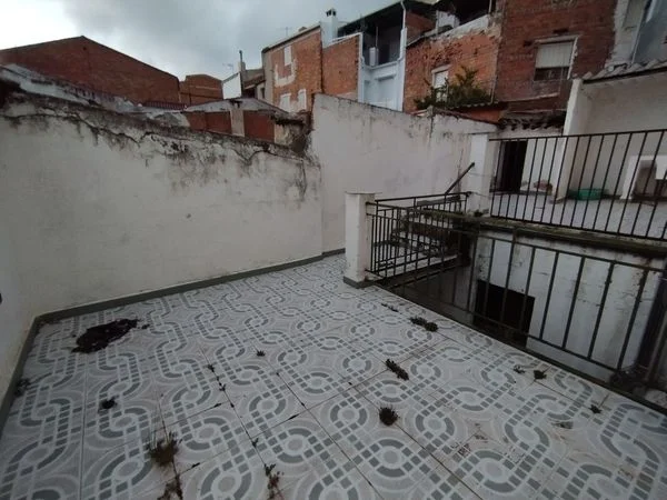 Adosado de tres plantas con terraza