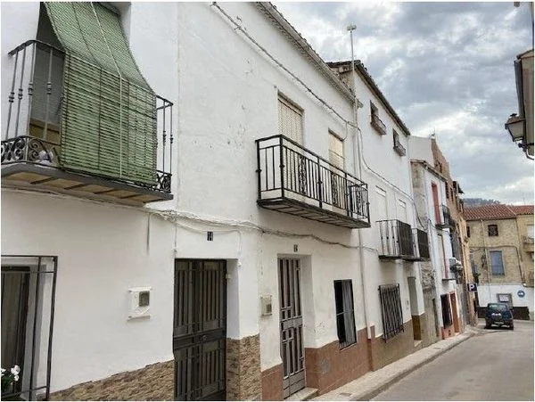 Auction townhouse with 250 m²