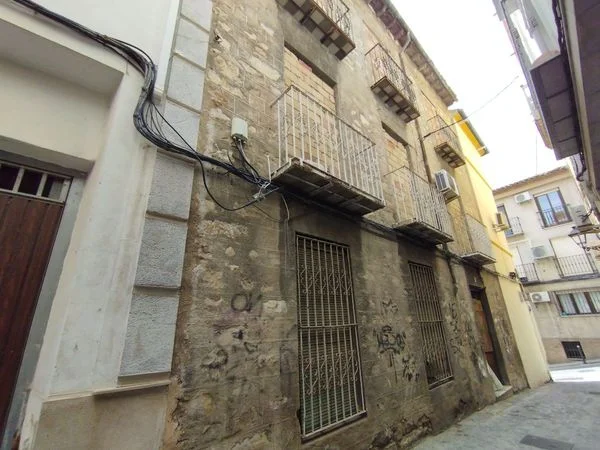 Renovation building in Jaén, 231 m²