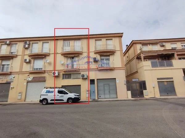 Casa adosada para reformar en Linares, 3 dormitorios