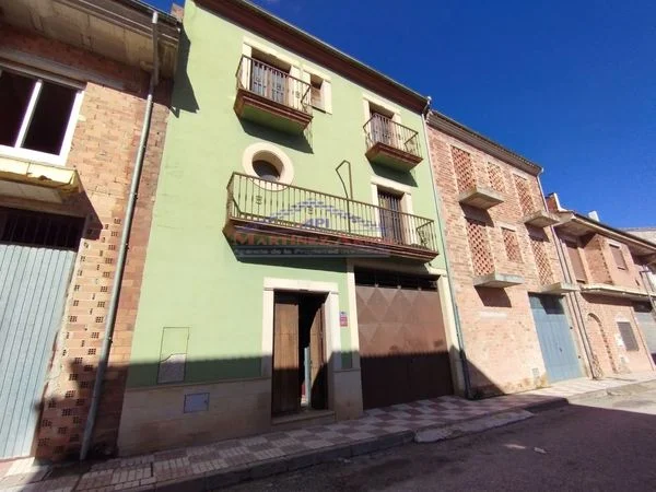 Townhouse in Sabiote, five-bedroom renovation