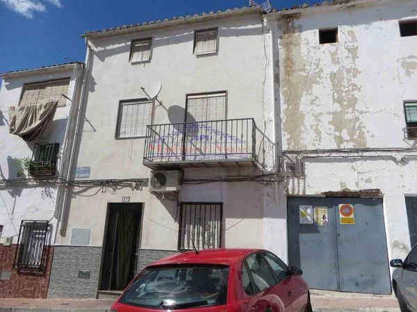 Townhouse in Huelma with 186 m²