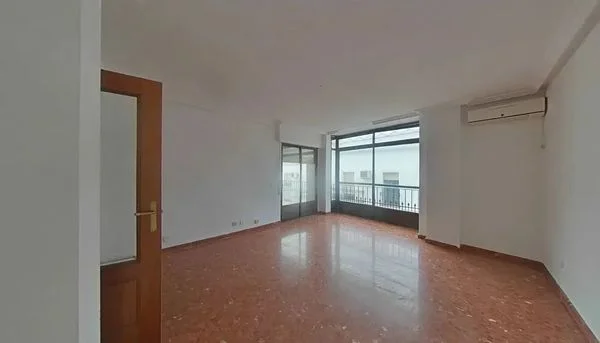 Piso exterior para reformar en Lopera