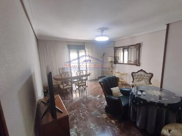 Central Jaén flat with four bedrooms