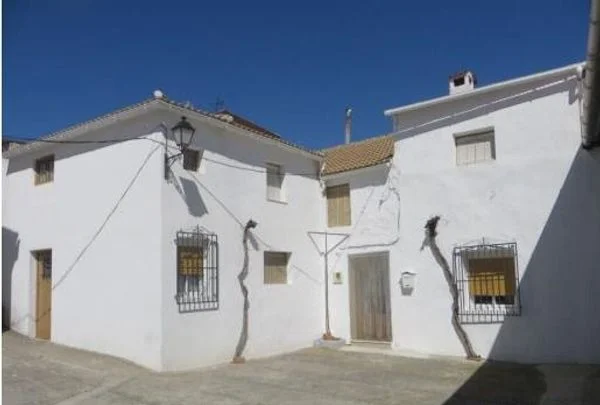Casa adosada para reformar en Frailes, 3 dormitorios
