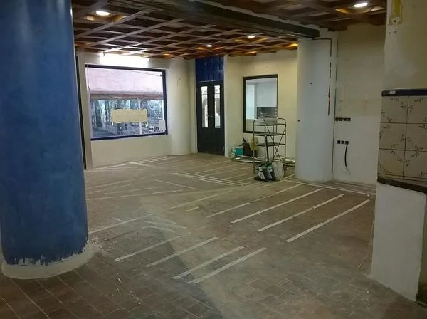 Corner commercial premises, 260 m², Jaén