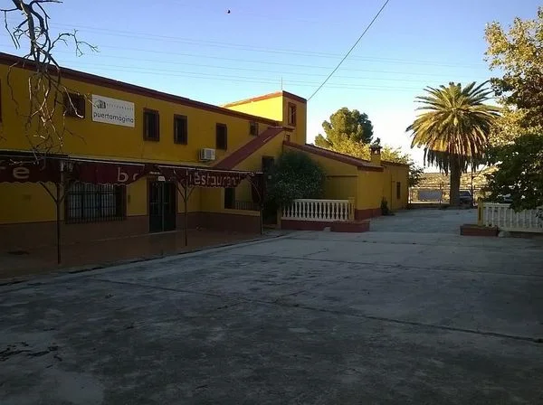 Restaurante en carretera bancario, parcela de 832 m²