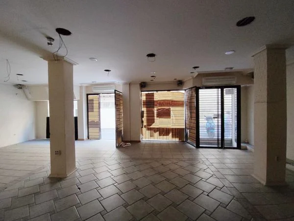 Central Jaén commercial unit, 150 m²