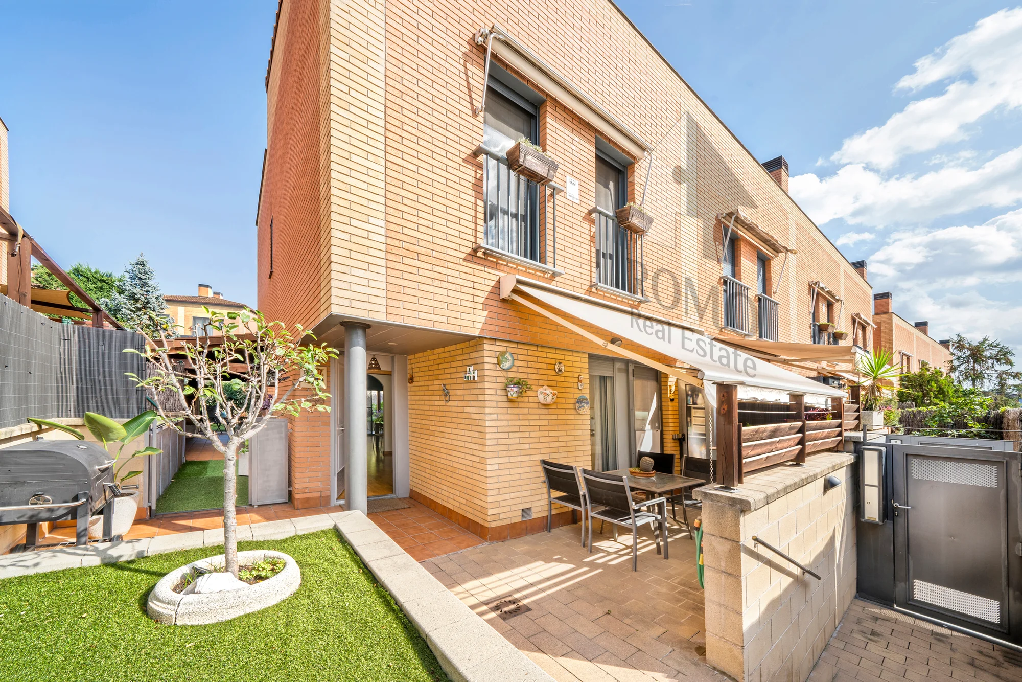 Townhouse in Valleslona with 240m²