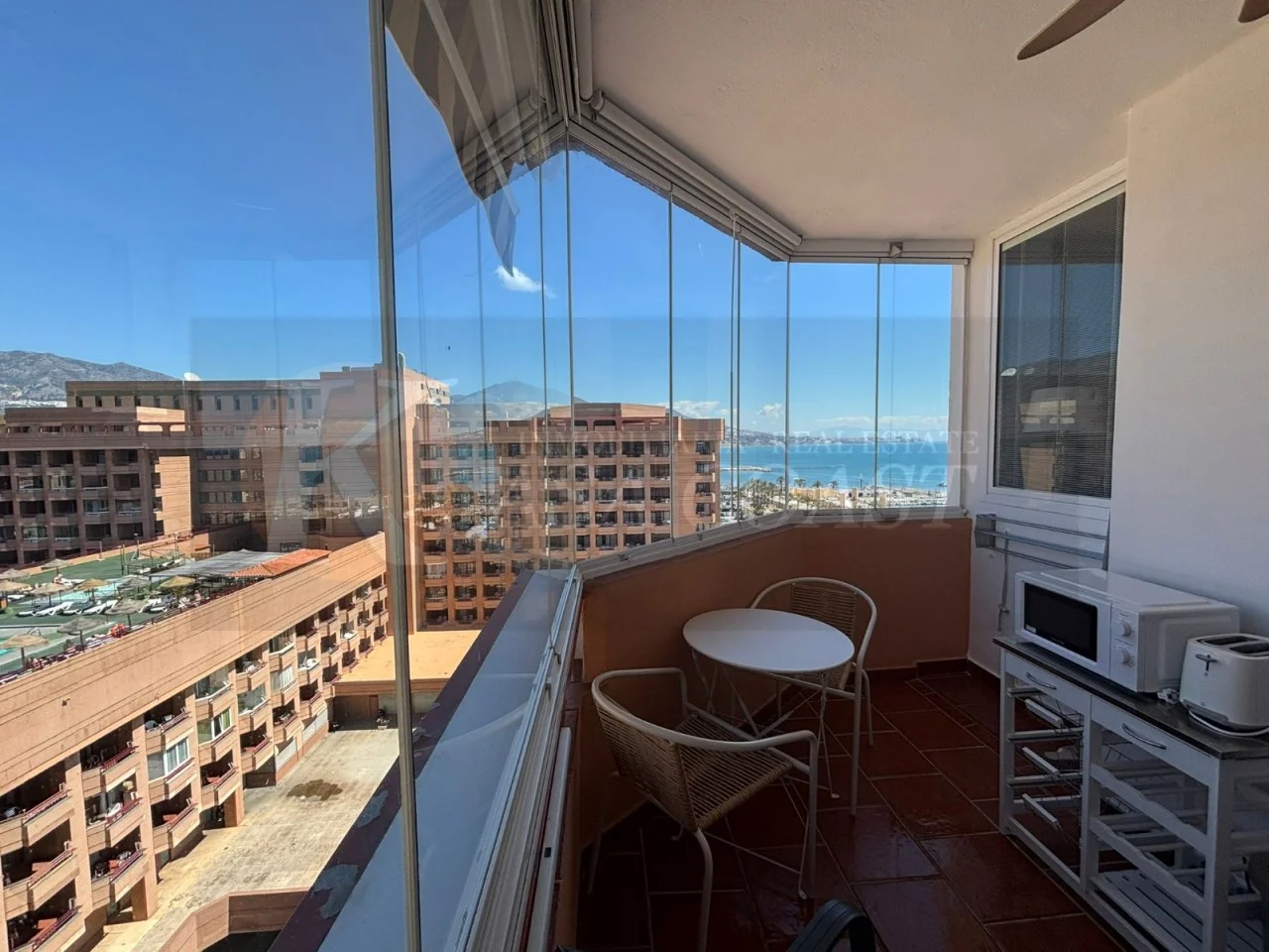 Beachfront Fuengirola flat with tourist licence