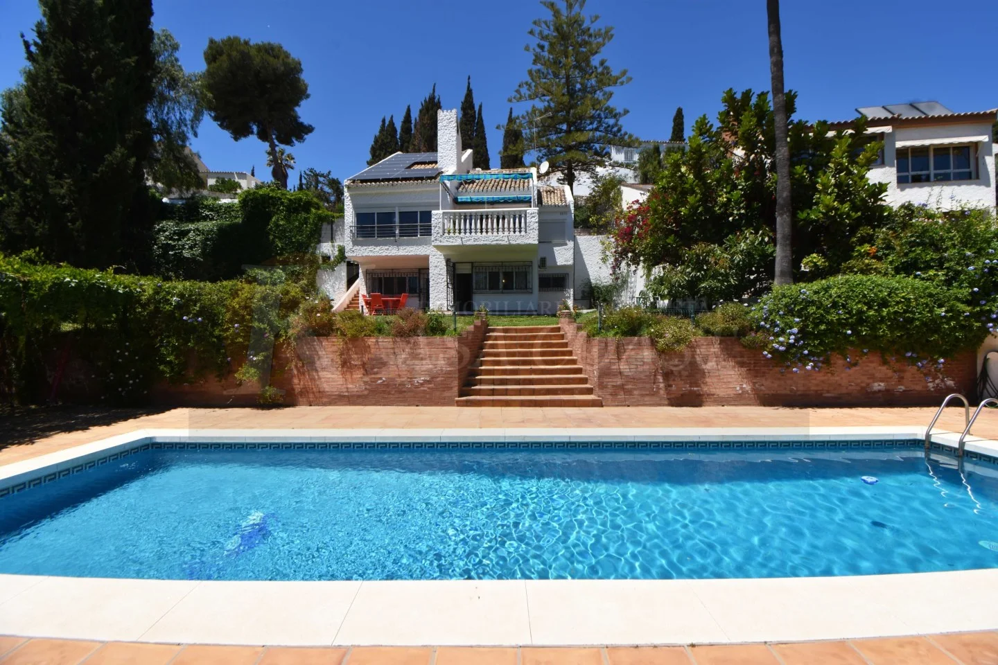 Detached house with pool, 2 bedrooms