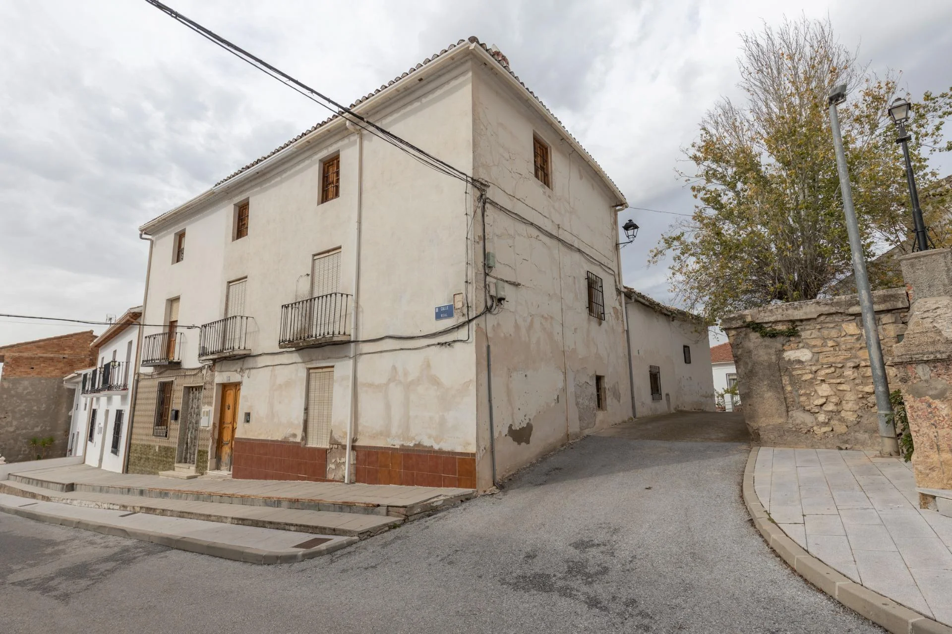 Casa de tres plantas para reformar
