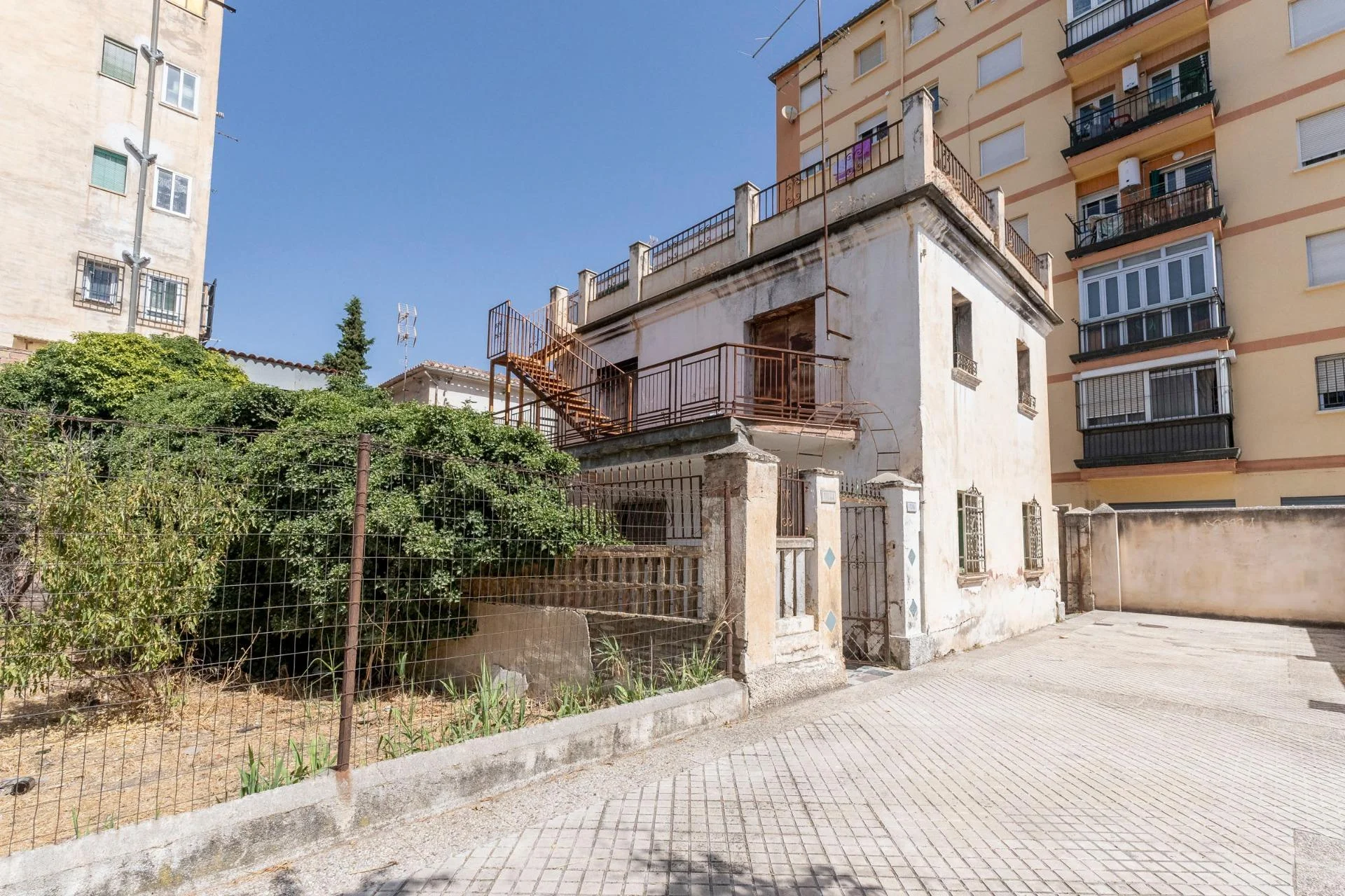 Zaidin chalet plot with redevelopment upside