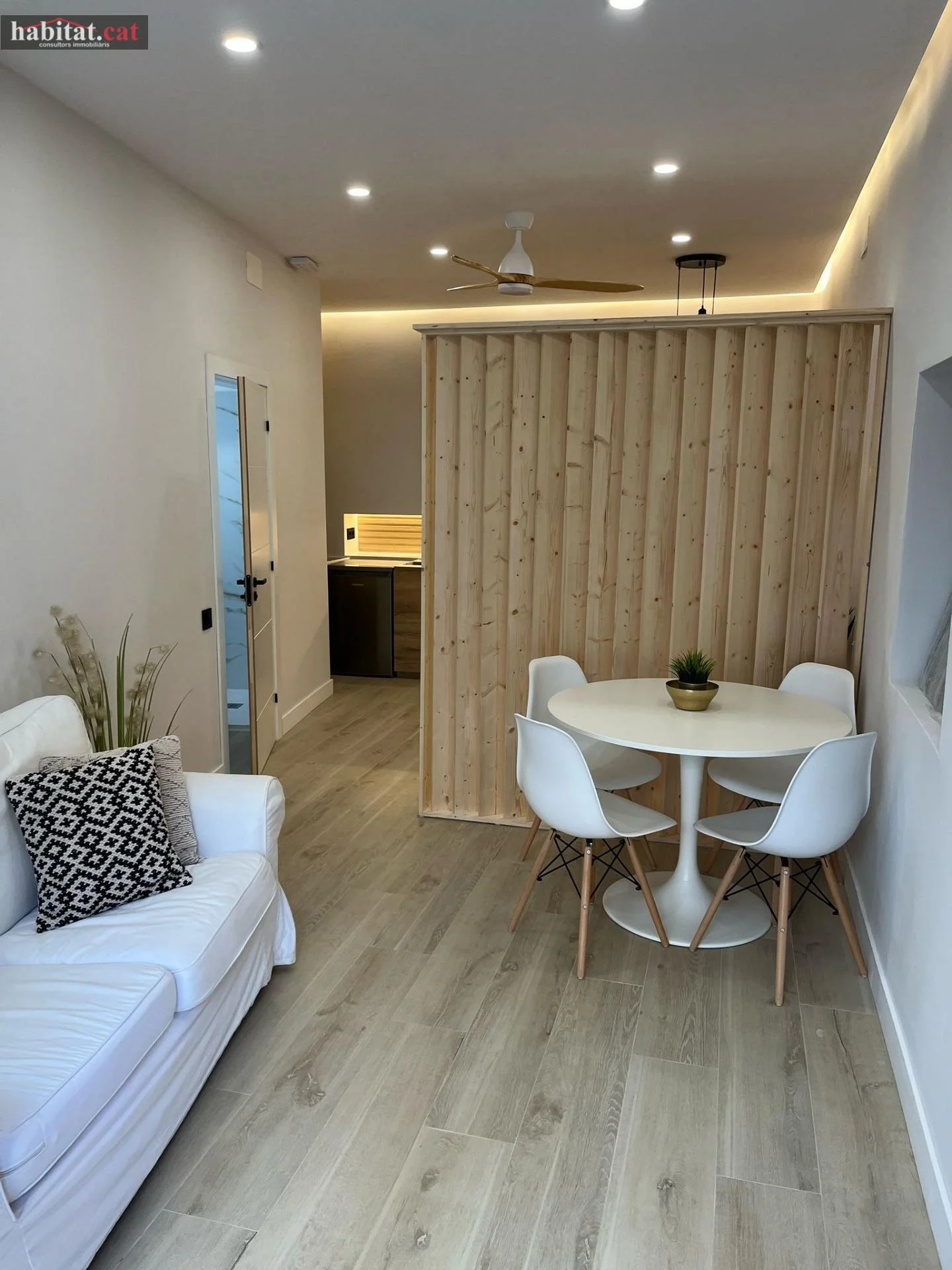 Oficina loft reformada alquilada en el centro de Vilanova