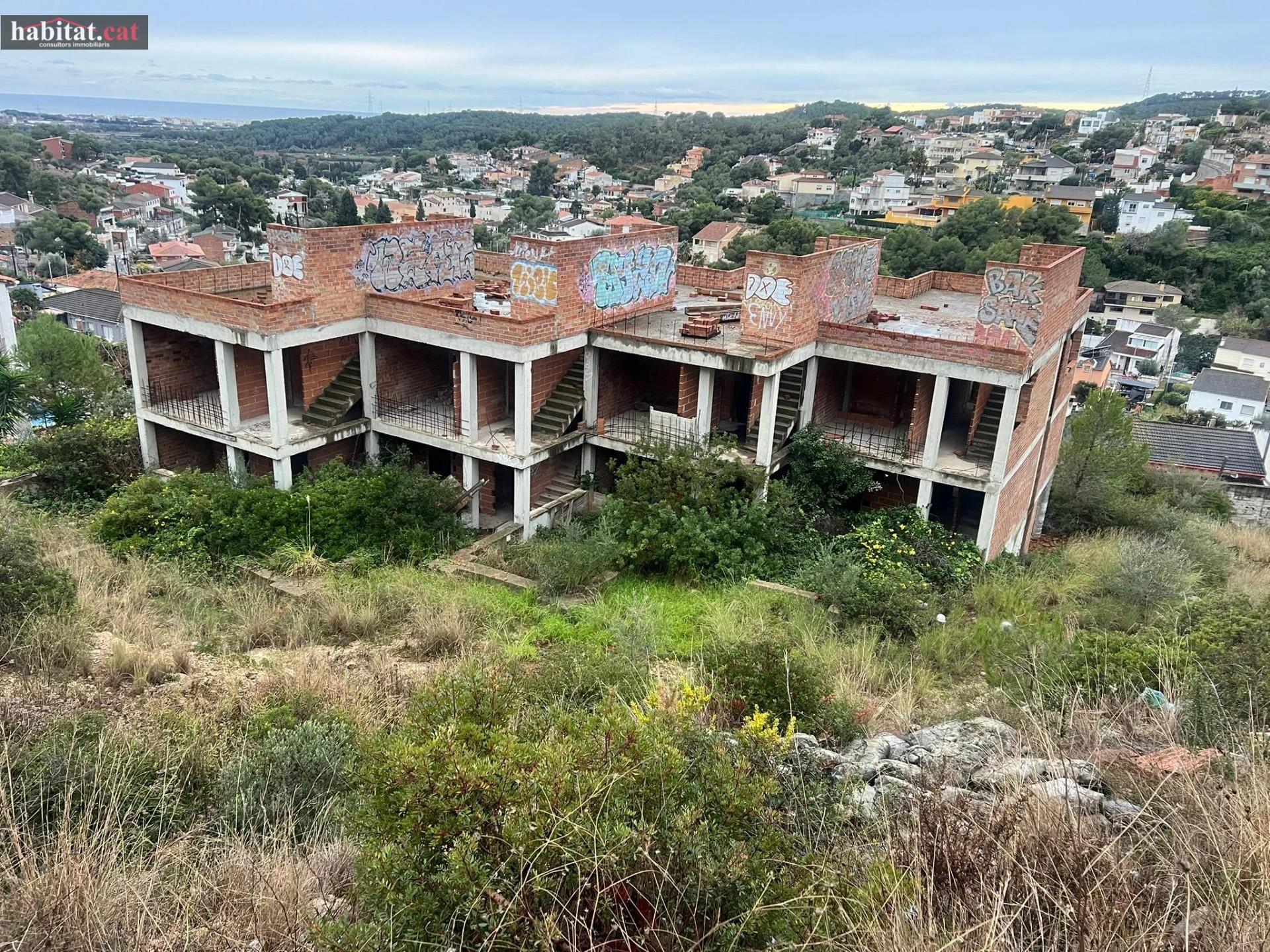 Parcela urbana con cuatro viviendas